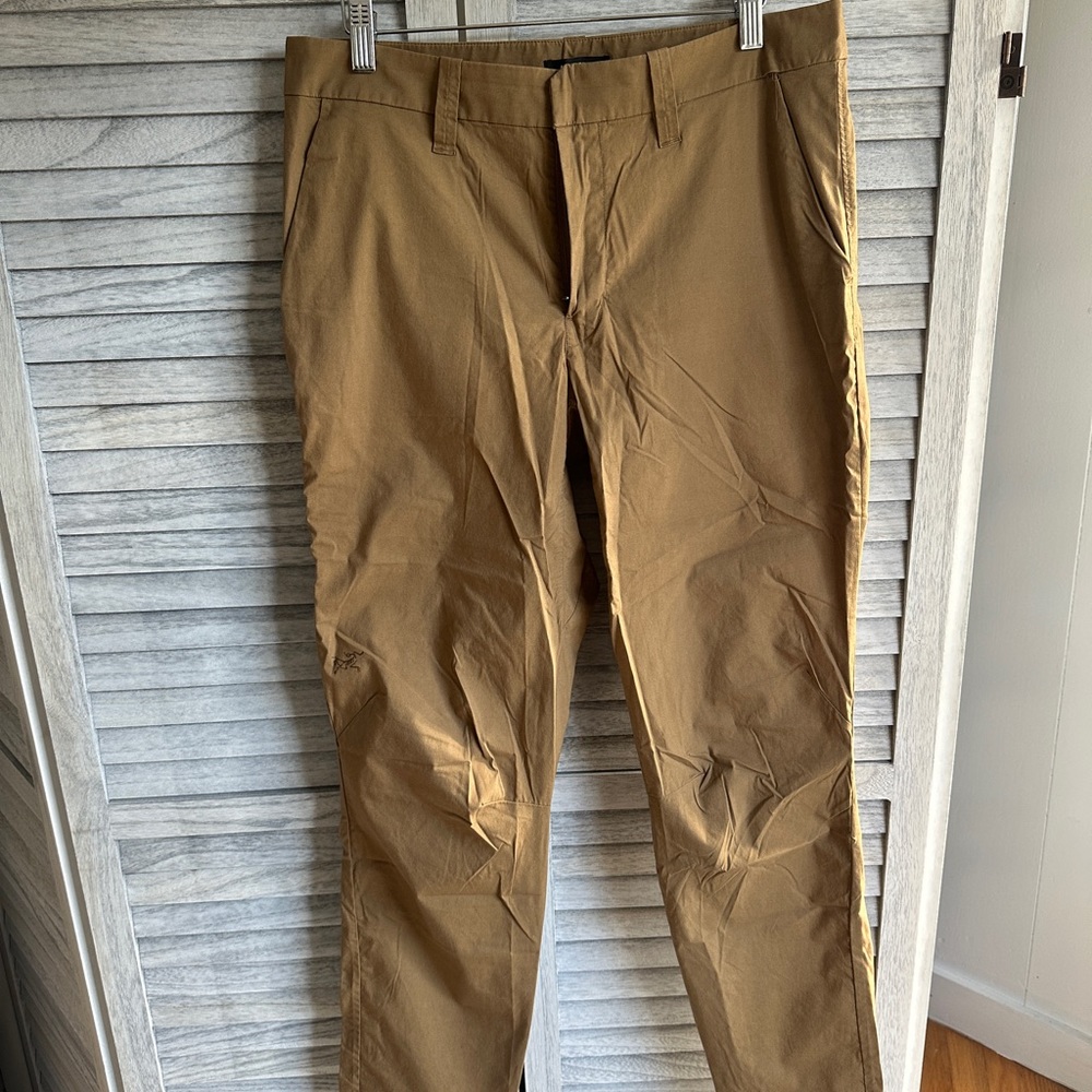 Arc'teryx Men's Chinos in Brown/Tan